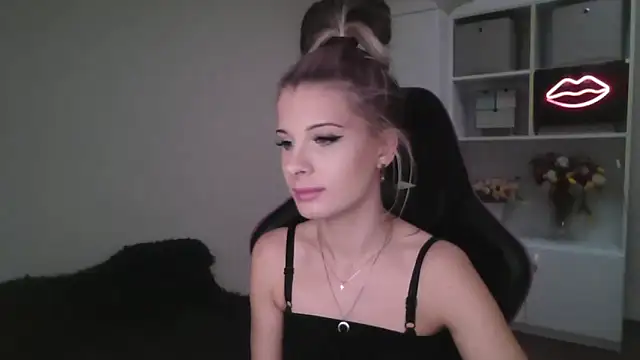 KristineGlow online show from 10.13.25