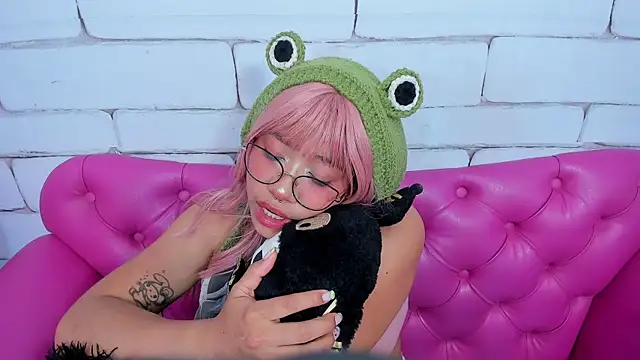 Snapshot of SafiroAgataaa chatting on 09.18.25 SafiroAgataaa online show from 09.18.25