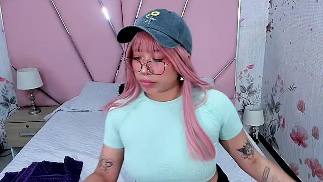 Snapshot of SafiroAgataaa chatting on 09.22.25 SafiroAgataaa online show from 09.22.25