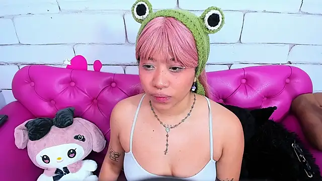 Snapshot of SafiroAgataaa chatting on 10.03.25 SafiroAgataaa online show from 10.03.25