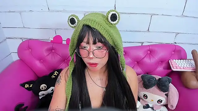 Snapshot of SafiroAgataaa chatting on 11.15.25 SafiroAgataaa online show from 11.15.25