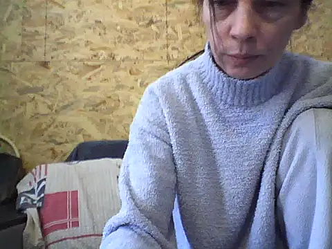 Snapshot of Milana38 chatting on 10.15.25 Milana38 online show from 10.15.25