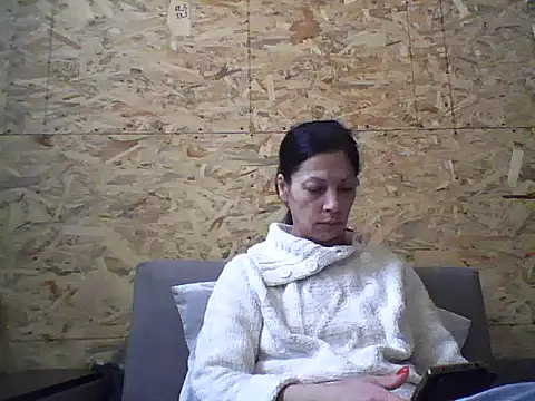 Snapshot of Milana38 chatting on 10.23.25 Milana38 online show from 10.23.25