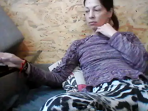 Snapshot of Milana38 chatting on 11.23.25 Milana38 online show from 11.23.25