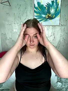 Snapshot of SoniaNovara chatting on 10.23.25 SoniaNovara online show from 10.23.25