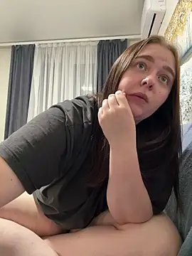 Snapshot of SoniaNovara chatting on 11.23.25 SoniaNovara online show from 11.23.25