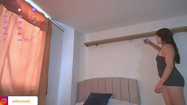 BrunnetAri  online show from 11.01.25