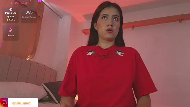 BrunnetAri  online show from 12.22.25