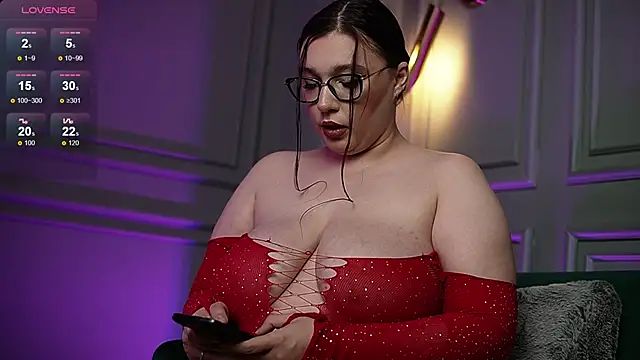 Snapshot of KendalDubai chatting on 09.24.25 KendalDubai online show from 09.24.25