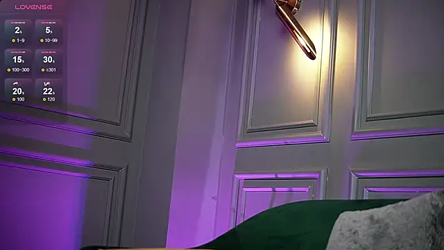 Snapshot of KendalDubai chatting on 09.29.25 KendalDubai online show from 09.29.25