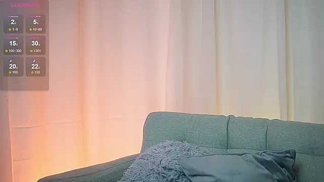 Snapshot of KendalDubai chatting on 10.31.25 KendalDubai online show from 10.31.25