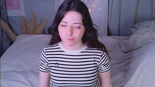 SoftAmora online show from 01.10.26