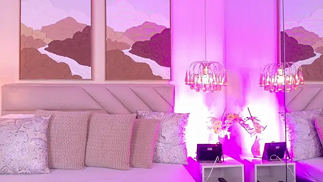 kendalFox  online show from 12.04.25