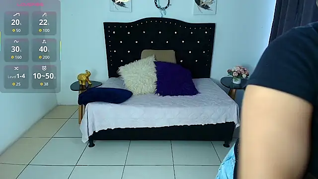 Snapshot of SammySmall_F_w chatting on 11.22.25 SammySmall F w online show from 11.22.25