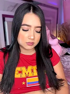 Snapshot of Emiily_Moore1 chatting on 10.15.25 Emiily Moore1 online show from 10.15.25