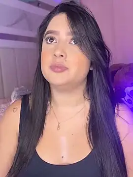 Snapshot of Emiily_Moore1 chatting on 11.13.25 Emiily Moore1 online show from 11.13.25