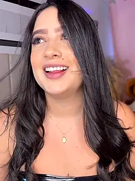 Snapshot of Emiily_Moore1 chatting on 11.15.25 Emiily Moore1 online show from 11.15.25