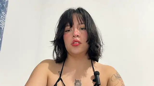 Snapshot of aliciia_23 chatting on 10.11.25 aliciia 23 online show from 10.11.25