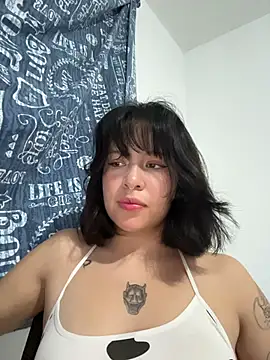 Snapshot of aliciia_23 chatting on 10.26.25 aliciia 23 online show from 10.26.25