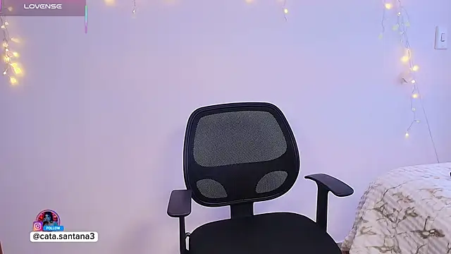 Snapshot of Cataliina_Santhana chatting on 12.18.25 Cataliina Santhana online show from 12.18.25