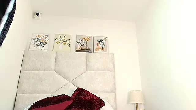 Snapshot of elizawiliamst chatting on 11.17.25 elizawiliamst online show from 11.17.25