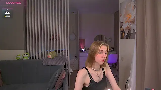 Snapshot of sofiapurex chatting on 10.09.25 sofiapurex online show from 10.09.25