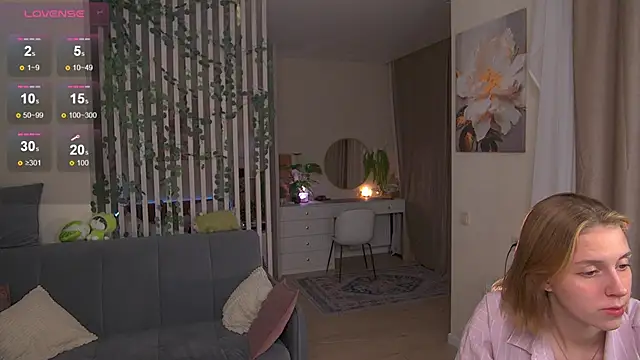 Snapshot of sofiapurex chatting on 10.19.25 sofiapurex online show from 10.19.25