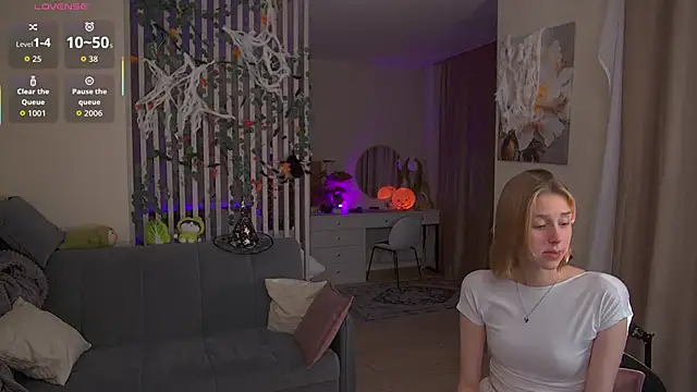 Snapshot of sofiapurex chatting on 10.26.25 sofiapurex online show from 10.26.25