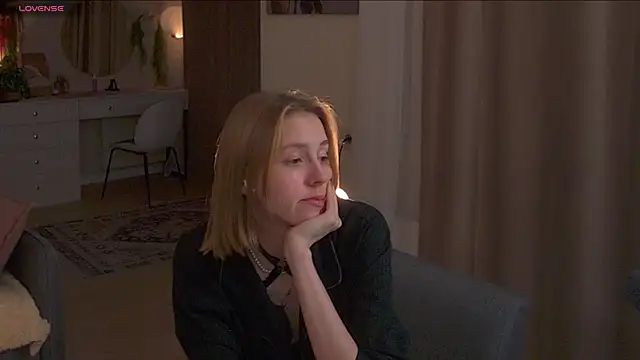 Snapshot of sofiapurex chatting on 11.22.25 sofiapurex online show from 11.22.25