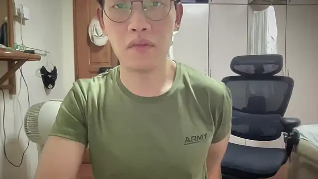 Passionatetwink2 online show from 10.10.25