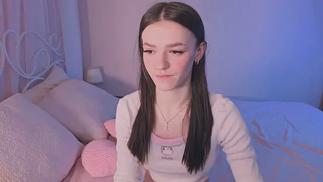 Snapshot of E_l_i_z_e_ chatting on 11.18.25 E l i z e online show from 11.18.25