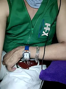 Snapshot of chocolate_alone chatting on 09.30.25 chocolate alone online show from 09.30.25