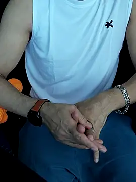 Snapshot of chocolate_alone chatting on 10.20.25 chocolate alone online show from 10.20.25