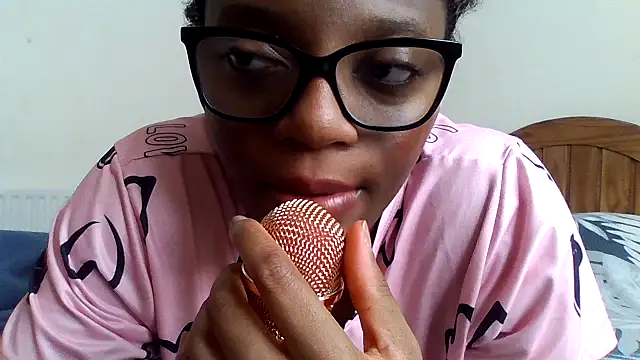 Snapshot of SexyGemBeautyX chatting on 09.16.25 SexyGemBeautyX online show from 09.16.25