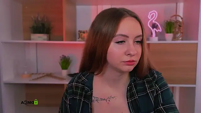 mila glow1 online show from 10.12.25