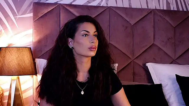 Snapshot of EvaRhea chatting on 10.15.25 EvaRhea online show from 10.15.25