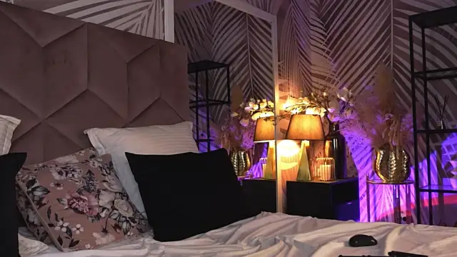 EvaRhea online show from 04.08.26