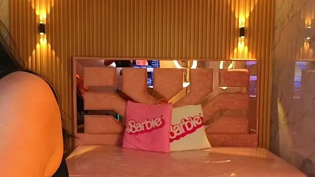 Snapshot of m_eris_s chatting on 10.31.25 m eris s online show from 10.31.25