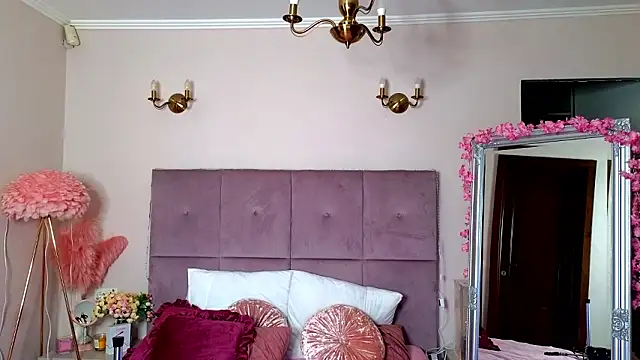 Nicole Bond online show from 02.21.26