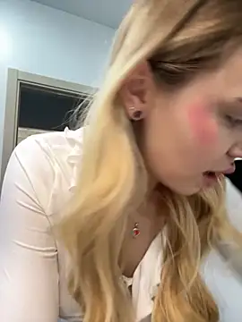 LunaMillie online show from 09.19.25