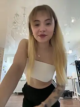 LunaMillie online show from 12.05.25