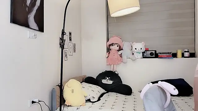 MaiLiiil online show from 12.17.25