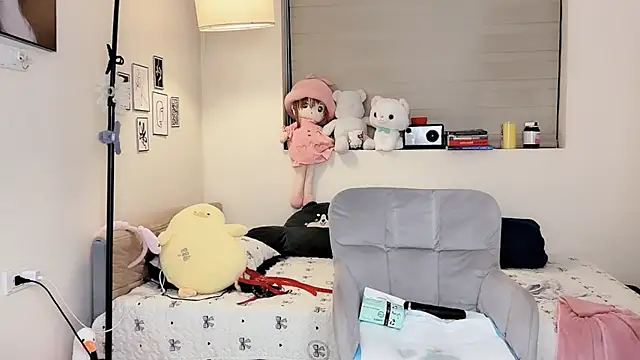 MaiLiiil online show from 12.21.25