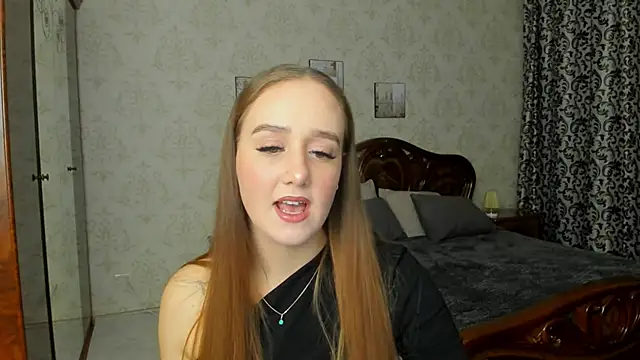 Snapshot of SabrinaCandi chatting on 11.08.25 SabrinaCandi online show from 11.08.25