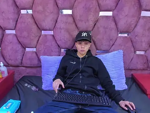 Bruno Cruzz online show from 10.14.25