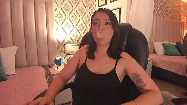 Snapshot of Sky_Junne chatting on 09.09.25 Sky Junne online show from 09.09.25