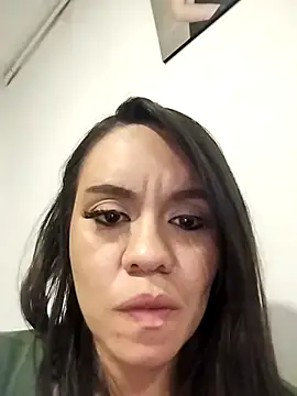 Snapshot of Sky_Junne chatting on 09.10.25 Sky Junne online show from 09.10.25