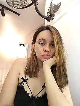 Snapshot of Sky_Junne chatting on 10.21.25 Sky Junne online show from 10.21.25