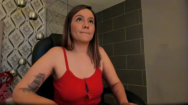 Snapshot of Sky_Junne chatting on 12.01.25 Sky Junne online show from 12.01.25