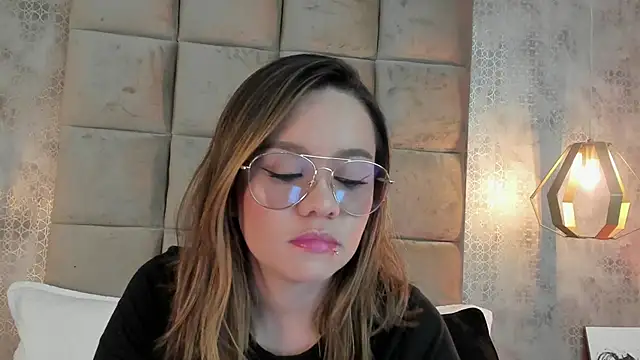 Snapshot of Sky_Junne chatting on 12.22.25 Sky Junne online show from 12.22.25